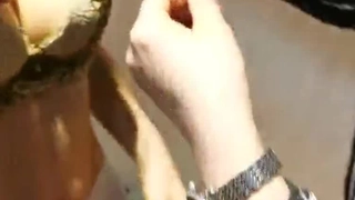白领眼镜男和媳妇宾馆开房啪啪直播貌似很自恋还一边用手机自拍