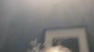 颜值不错长相甜美妹子，脱掉内裤近距离张开双腿自慰
