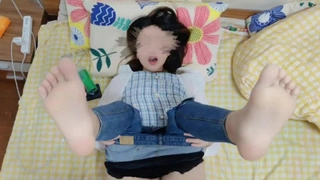 可爱的业余少女,胸部丰满,在POV中享受传教士式的性爱