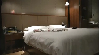 2022.7.19，【良家故事】，偷拍 中年妇女收割机 跳蛋 大黑牛 齐上，大黑牛 跳蛋