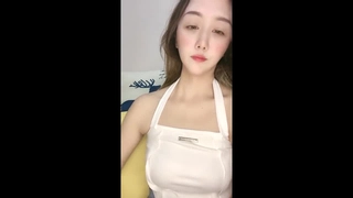萌白酱湿身洗澡