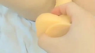 姐妹一起激情啪啪秀讓小哥玩雙飛，黑絲情趣姐姐享受完換妹子的，激情上位抽插對著鏡頭浪叫呻吟，精彩刺激…